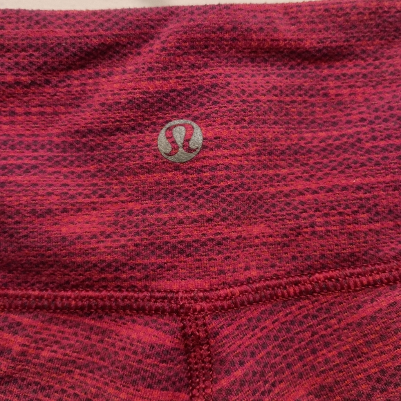 Lululemon Capri Leggings. Size 8 - Picture 6 of 7